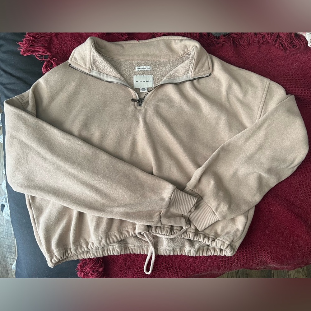 beige american eagle adjustable tie long sleeve crop top